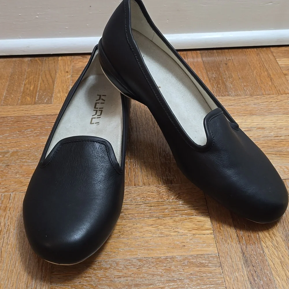 KURU Black Women's Flats & Loafers - Picture 1 of 12